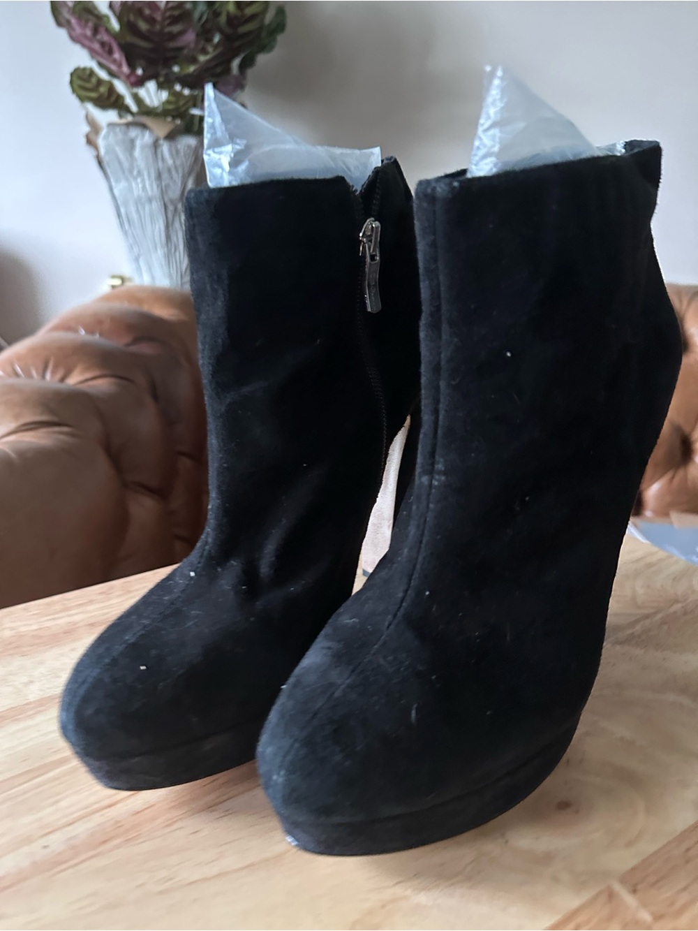 BCBGeneration Black Suede High-Heel Ankle Boots EU 40 - Picture 1 of 1